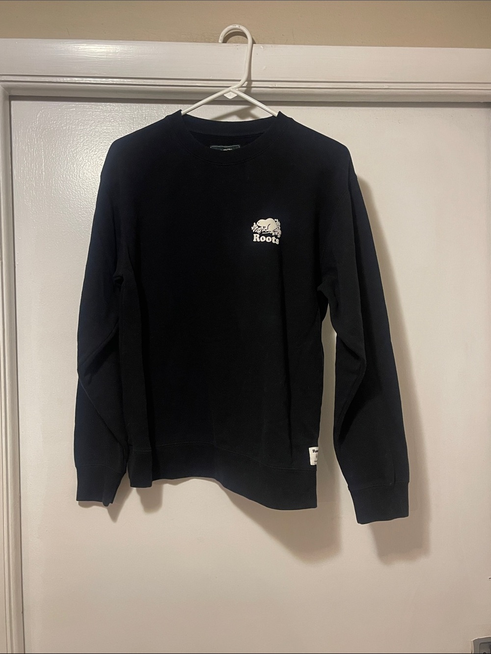 Roots Men's Black Crewneck Sweatshirt with White Logo size small